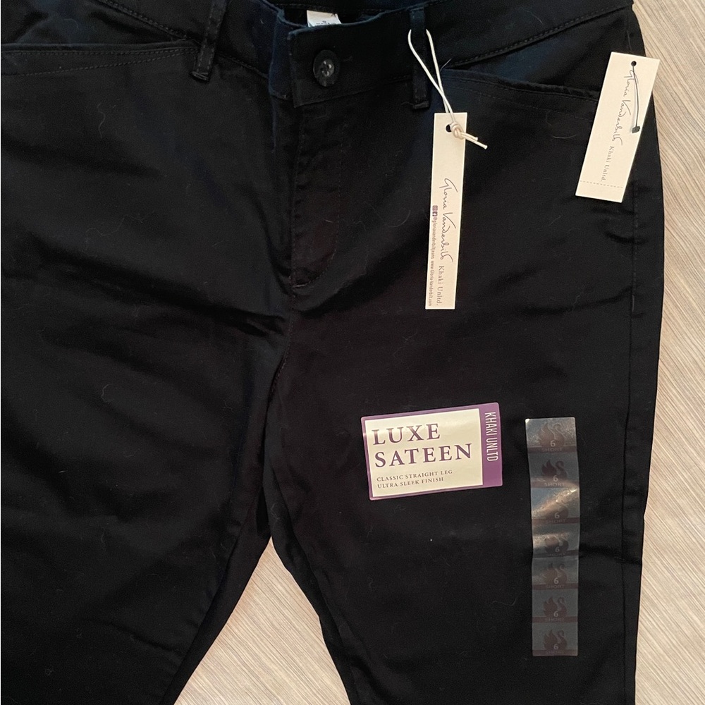 Gloria Vanderbilt Black Straight Leg Pants size 6 Short